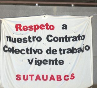 Pancarta de emplazamiento a huelga en la UABCS