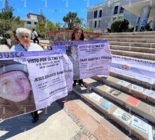 Madres de desaparecidos exigen justicia en el Palacio de Gobierno de BCS