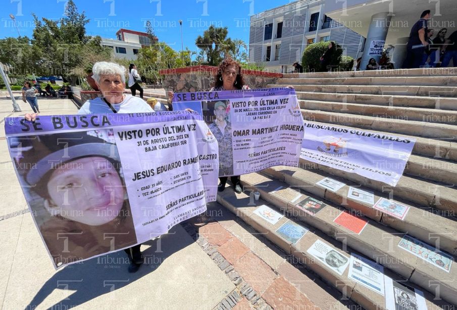 Madres de desaparecidos exigen justicia en el Palacio de Gobierno de BCS