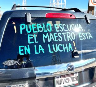 Protesta en vehículo a favor de maestros de Los Cabos