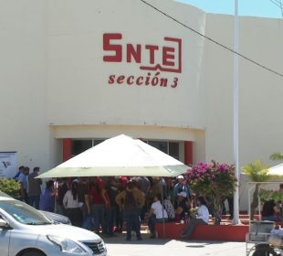 Docentes exigen respaldo del SNTE; líder declara no ser invitado a las protestas en BCS
