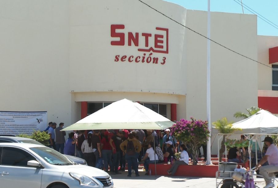 Docentes exigen respaldo del SNTE; líder declara no ser invitado a las protestas en BCS