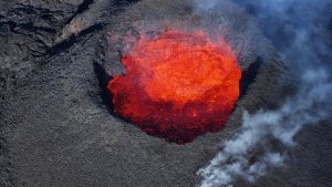 (VIDEO) Así fue la potente erupción volcánica en Islandia; evacúan la zona