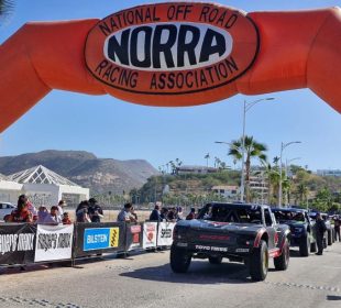 Los pilotos aún compiten en el Rally Mexican 1000 NORRA 2024; ya salieron de La Paz