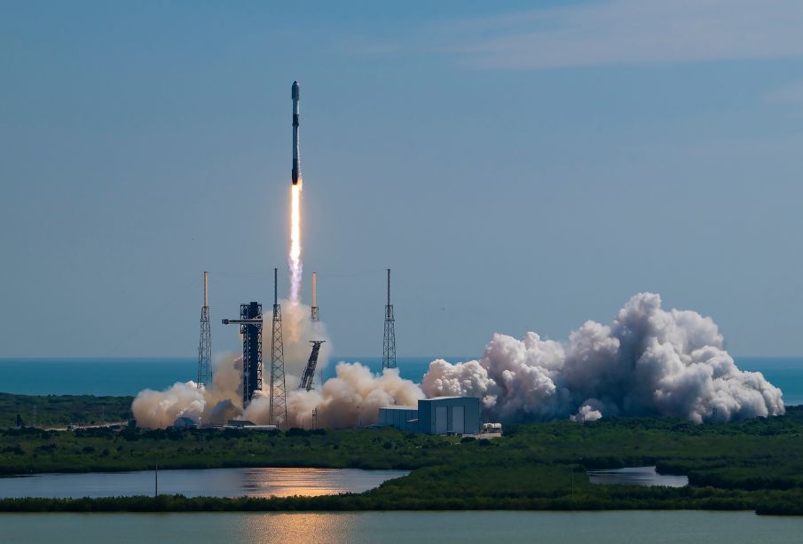 Falcon 9 lanza 23 satélites @Starlink a la órbita terrestre baja desde Florida