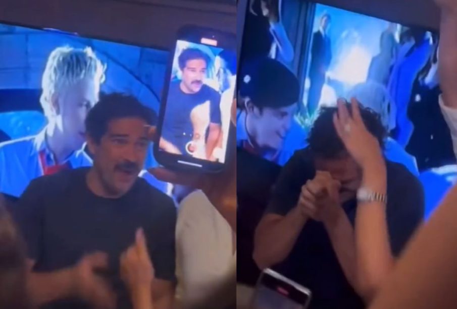 Alfonso Herrera escuchando RBD en restaurante