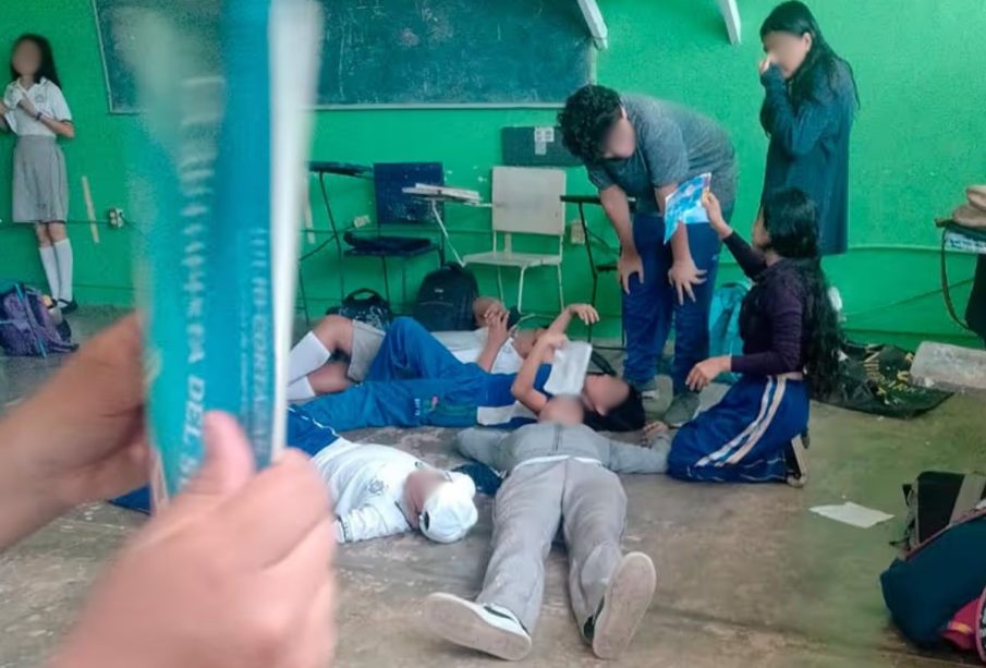 Alumnos de secundaria castigados encerrándolos en Veracruz