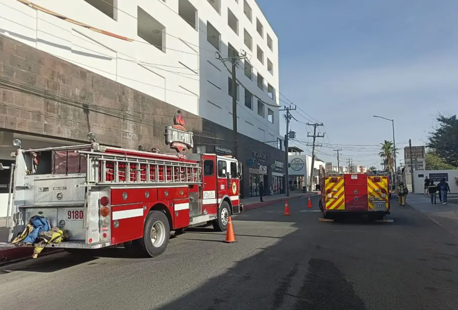 Bomberos en sitio de explosión en CSL