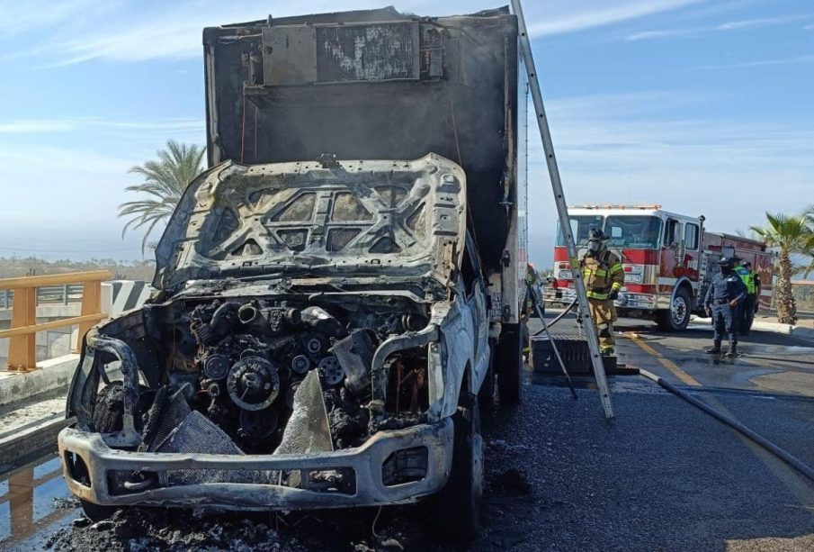 Camión incendiado