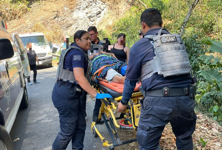 Camión urbano cayó a barranco en Tepic 13 personas lesionadas