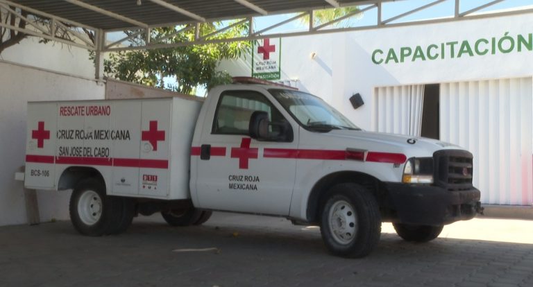 Camioneta de rescate de la Cruz Roja Mexicana