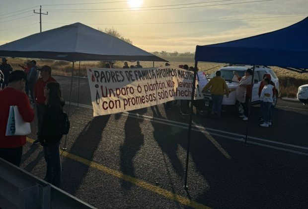 Cierre de vialidad por maestros y padres