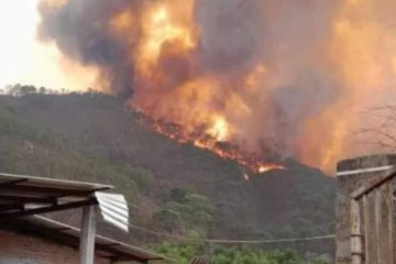 Confirman un voluntario fallecido y dos heridos en incendio