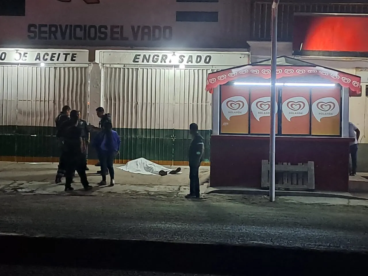 Cuerpo de hombre en vía pública
