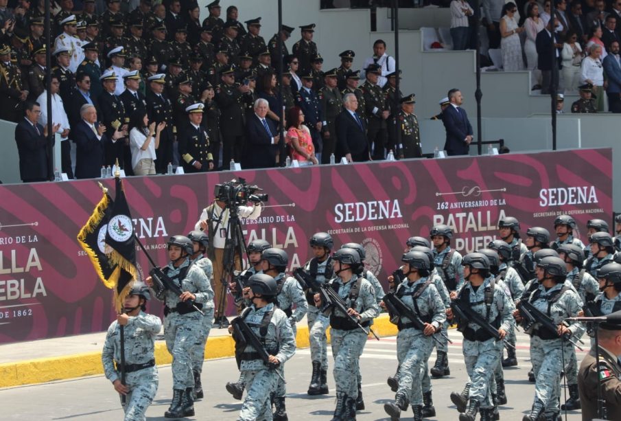 Desfile cívico por la Batalla de Puebla