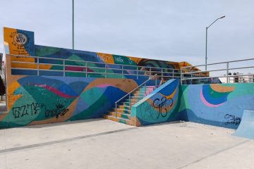 Entre paredes grafiteadas se encuentra el Skate Park Camino Real