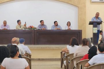 Entregan estímulos a docentes por años de servicio en Los Cabos