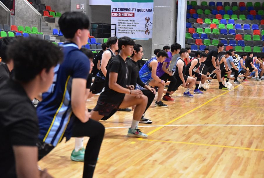 Jóvenes en try outs de Guaycuras