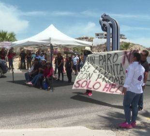 Bloqueo vial de maestros en Los Cabos genera preocupación por impacto en el turismo