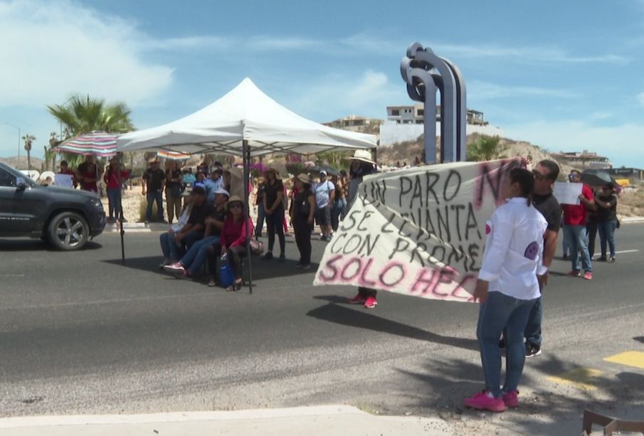 Bloqueo vial de maestros en Los Cabos genera preocupación por impacto en el turismo