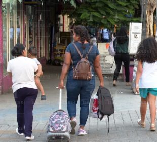 Madre con sus hijos