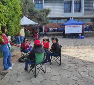 Maestros en paro laboral en Palacio de Gobierno