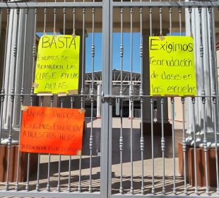 Padres de familia preocupados, rezago educativo por paro docente