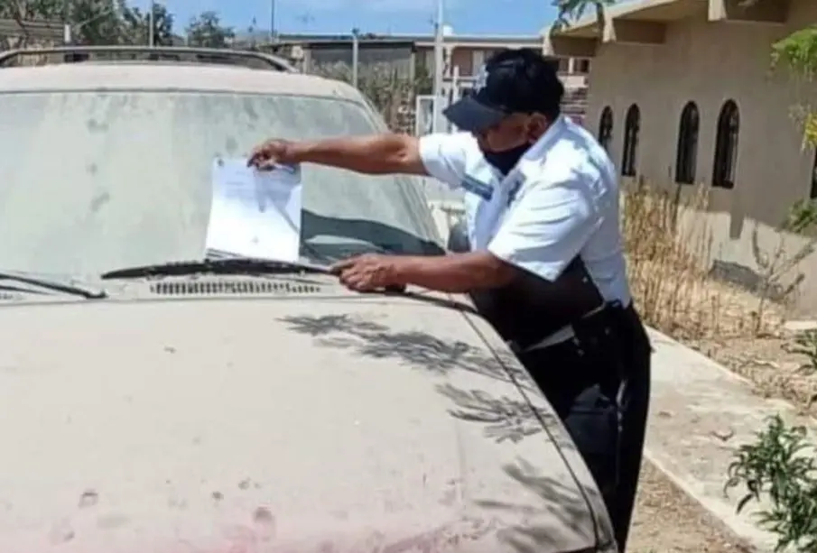 Retiran vehículos chatarra de las calles de Los Cabos