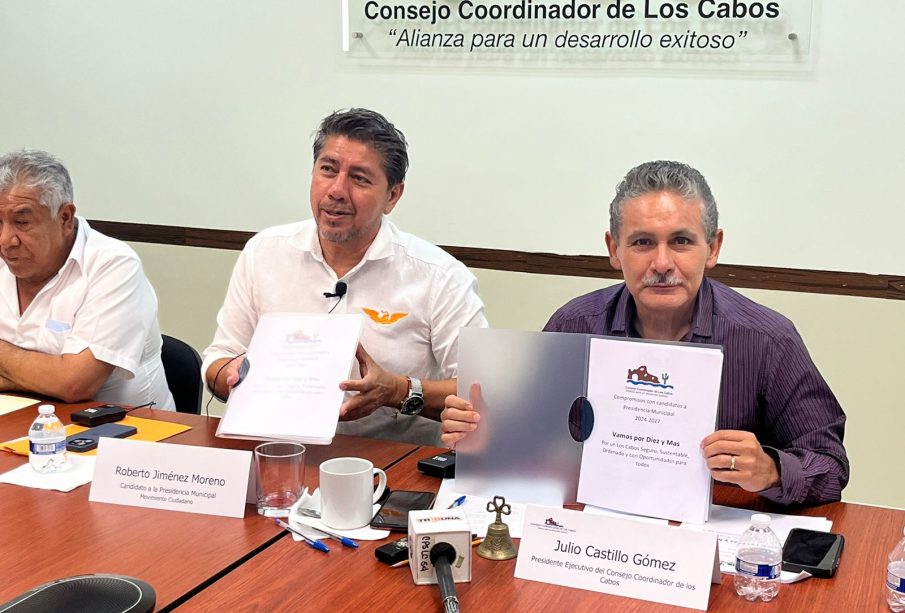 Roberto Jiménez Moreno en CCC firmando documento Vamos por 10