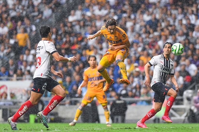 Tigres y Rayados en partido