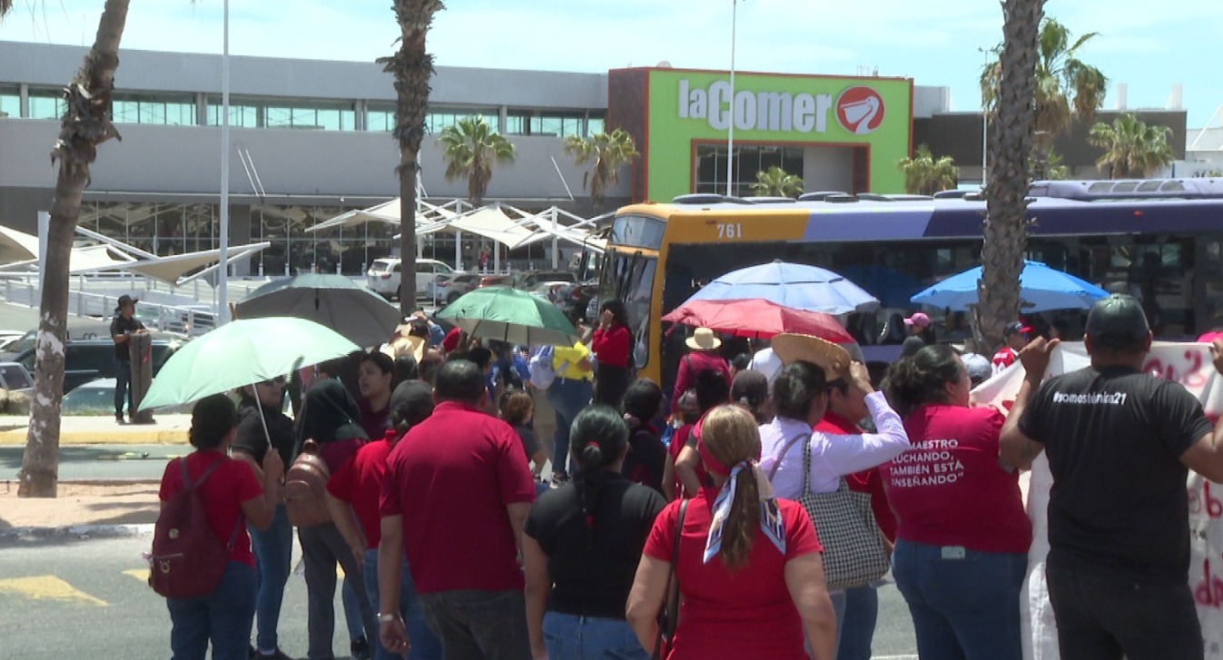 Bloqueo vial de maestros en Los Cabos genera preocupación por impacto en el turismo