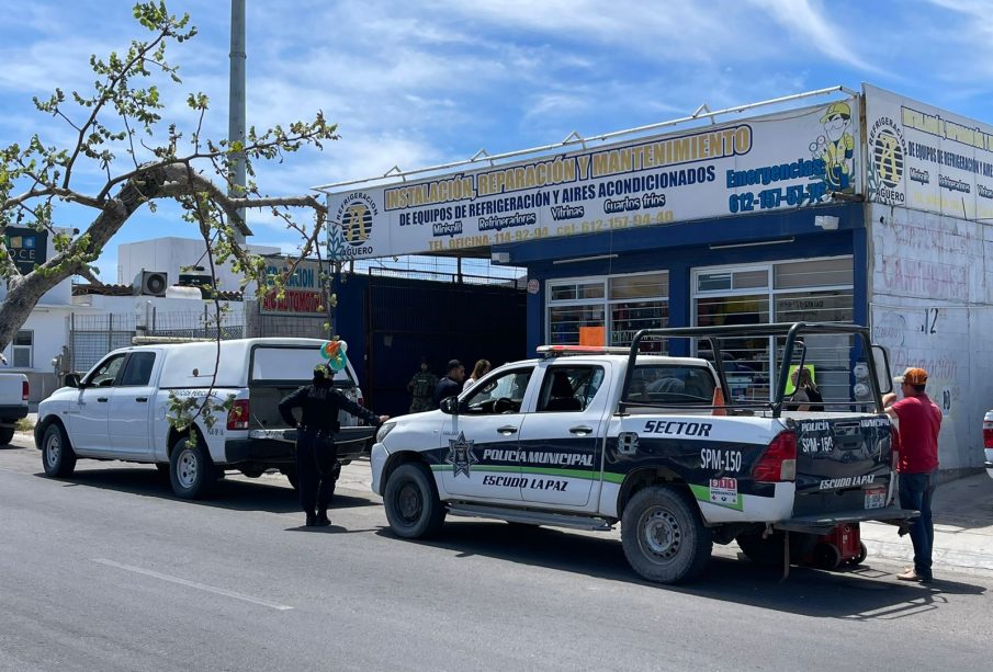 Muere hombre a causa de un infarto afuera de negocio en La Paz