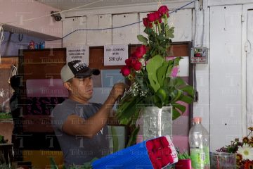 Día de las Madres se llena de flores en La Paz