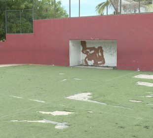 Cancha de futbol "Conasupo" en El Zacatal pone en riesgo a niños y jóvenes