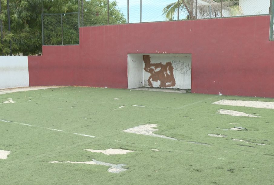 Cancha de futbol "Conasupo" en El Zacatal pone en riesgo a niños y jóvenes