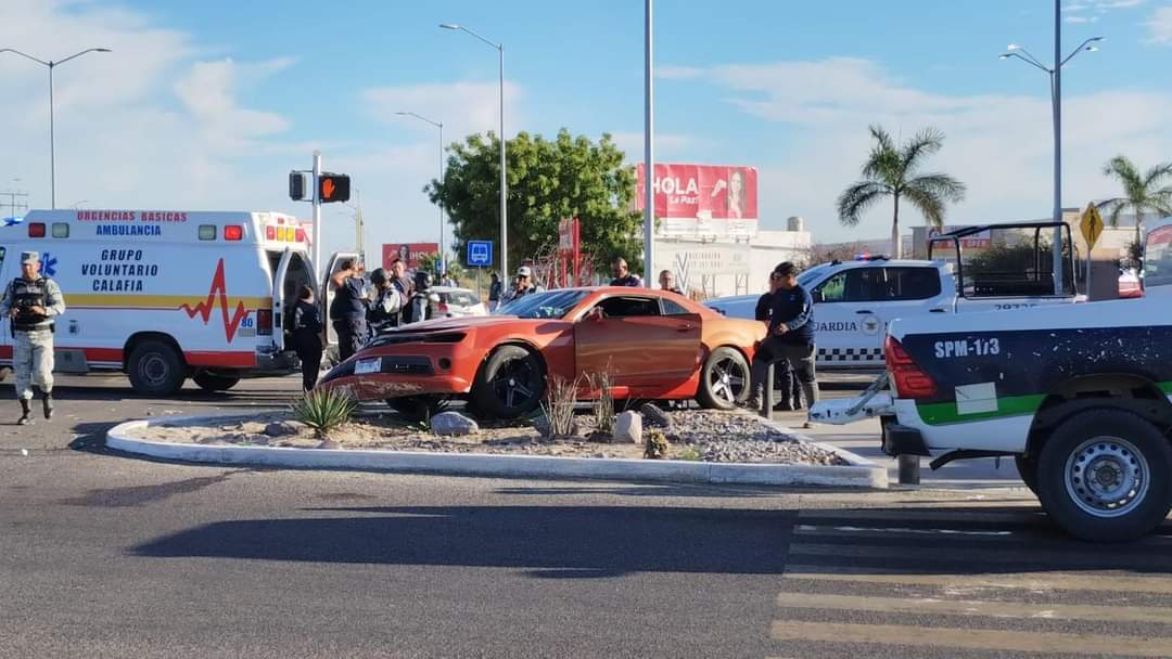 Marino ebrio choca contra patrulla de la Policía Municipal en Camino Real de La Paz