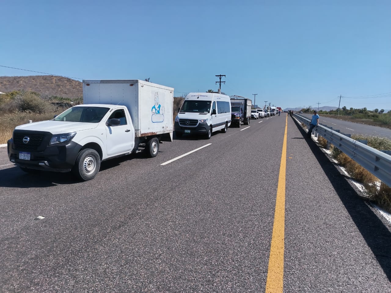 Bloqueo de la carretera Todos Santos-La Paz continuará de manera intermitente