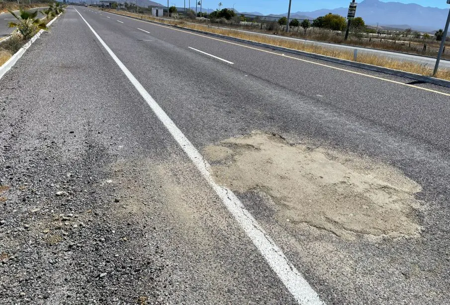 Habitantes piden reparación de carretera de Todos Santos