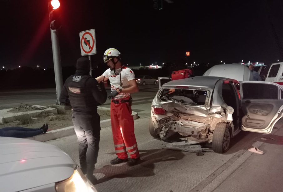 Se queda dormido, choca un auto y casi mata a una persona en La Paz