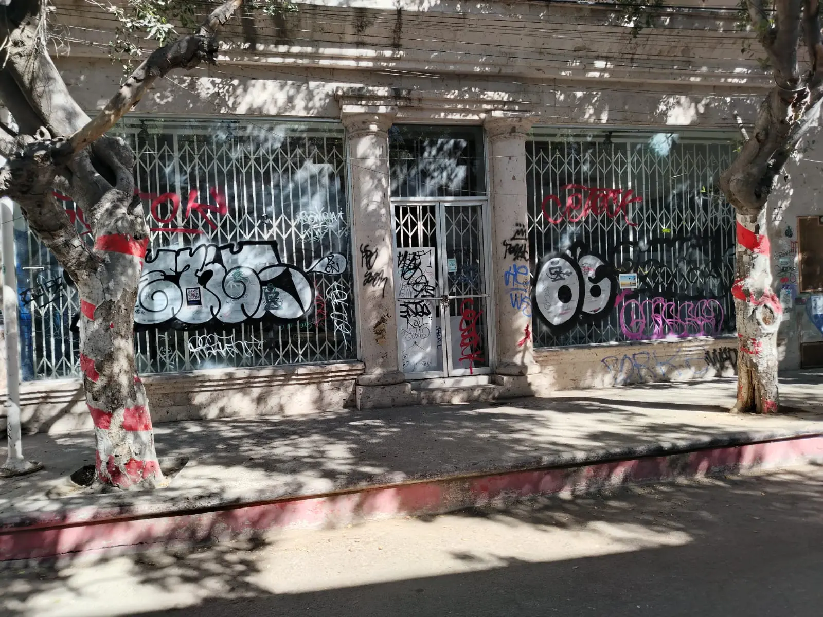 Locales del Centro Histórico de La Paz son víctimas del vandalismo