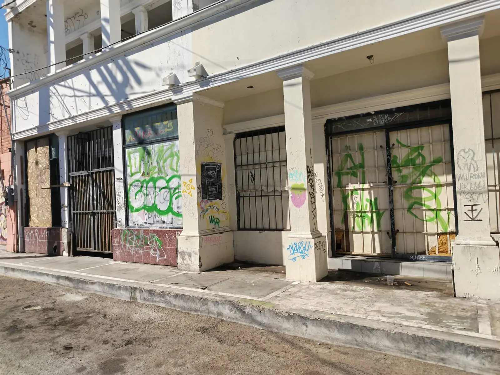Locales del Centro Histórico de La Paz son víctimas del vandalismo