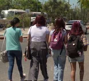 Estudiantes de la UABCS regresan a las aulas tras huelga