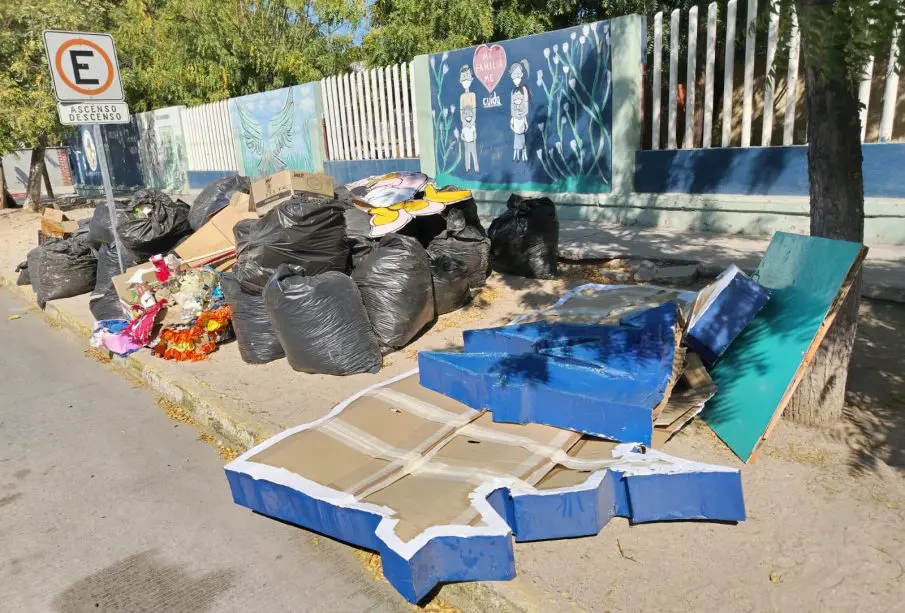 Montañas de basura amenazan la salud de alumnos de primaria en La Paz