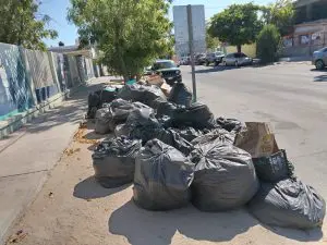 Montañas de basura amenazan la salud de alumnos de primaria en La Paz