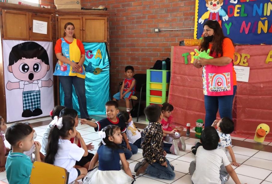 Niños en clases en Coahuila