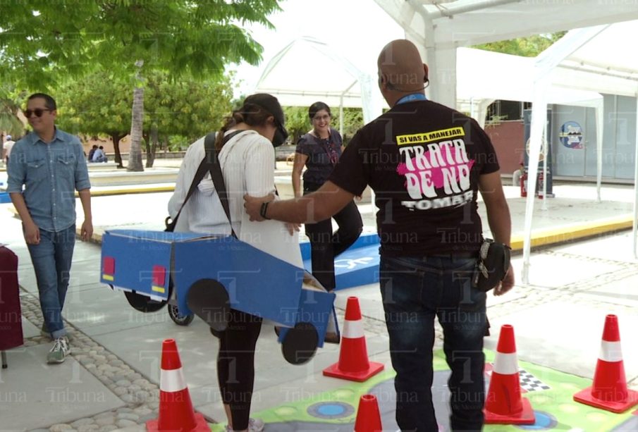 Jóvenes de la UABCS