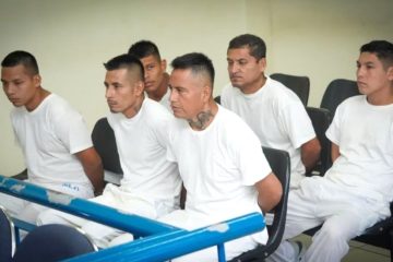 Mexicanos son detenidos en El Salvador