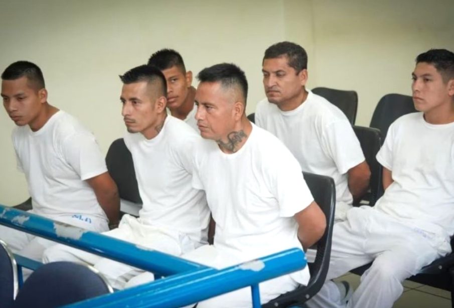 Mexicanos son detenidos en El Salvador