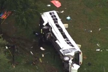 Autobús tras accidente en Florida