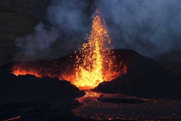 Volcán en erupción